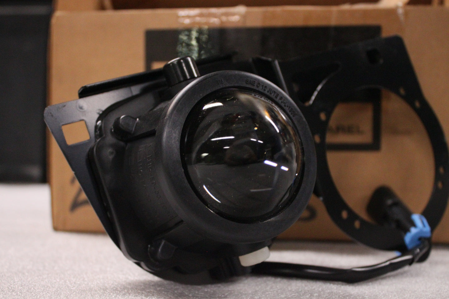 Asm-Headlight,Outer,Rh, 2412878